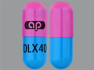 Esto es un Cápsula Dr imprimido con logo en la parte delantera, DLX40 en la parte posterior, y es fabricado por None.