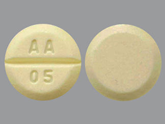 Esto es un Tableta imprimido con AA  05 en la parte delantera, nada en la parte posterior, y es fabricado por None.