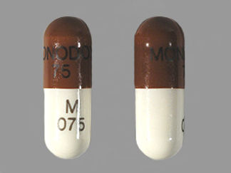 Esto es un Cápsula imprimido con MONODOX  75 en la parte delantera, M  075 en la parte posterior, y es fabricado por None.