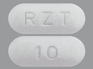 Esto es un Tableta imprimido con RZT en la parte delantera, 10 en la parte posterior, y es fabricado por None.