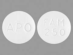 Esto es un Tableta blanco redondo imprimido con APO en la parte delantera, FAM  250 en la parte posterior, y es fabricado por APOTEX CORP.