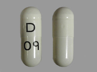 This is a Capsule Dr imprinted with D on the front, 09 on the back.