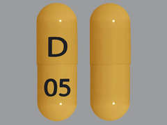 This is a yellow oblong Capsule imprinted with D on the front, 05 on the back, and is manufactured by RISING PHARM.