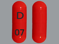 This is a red oblong Capsule imprinted with D on the front, 07 on the back, and is manufactured by BLUEPOINT LABOR.
