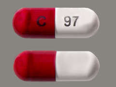 Esto es un Cápsula color marrón oblongo imprimido con C en la parte delantera, 97 en la parte posterior, y es fabricado por RISING PHARM.