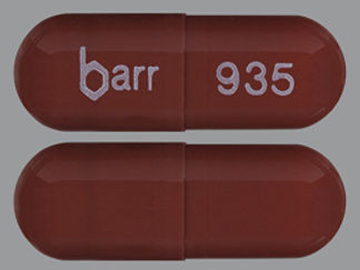 This is a Capsule imprinted with barr on the front, 935 on the back.