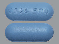 Esto es un Tableta azul oblongo imprimido con C324 500 en la parte delantera, nada en la parte posterior, y es fabricado por JUBILANT CADIST.