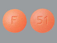 Esto es un Tableta orange-brown redondo imprimido con F en la parte delantera, 51 en la parte posterior, y es fabricado por AUROBINDO PHARM.