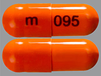 This is a Capsule imprinted with m on the front, 095 on the back.