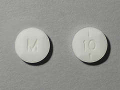 Esto es un Tableta blanco redondo imprimido con 10 en la parte delantera, M en la parte posterior, y es fabricado por AHP.