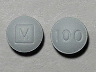 Esto es un Tableta Er imprimido con M en la parte delantera, 100 en la parte posterior, y es fabricado por None.