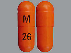 Esto es un Cápsula LP naranja oblongo imprimido con M en la parte delantera, 26 en la parte posterior, y es fabricado por MICRO LABS USA,.