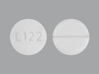 Esto es un Tableta imprimido con L122 en la parte delantera, nada en la parte posterior, y es fabricado por None.