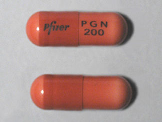 Esto es un Cápsula imprimido con Pfizer en la parte delantera, PGN  200 en la parte posterior, y es fabricado por None.