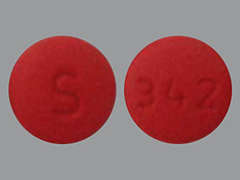 Esto es un Tableta rojo redondo imprimido con S en la parte delantera, 342 en la parte posterior, y es fabricado por SOLCO HEALTHCAR.