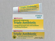 Triple Antibiotic: Esto es un Ungüento imprimido con nada en la parte delantera, nada en la parte posterior, y es fabricado por None.