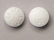 Zestril: Esto es un Tableta blanco redondo imprimido con ZESTRIL  2 1/2 en la parte delantera, 135 en la parte posterior, y es fabricado por TWI/UPSHER.