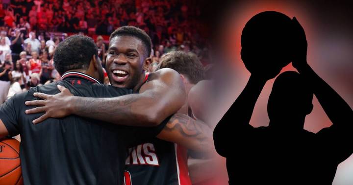 Darius Days. Hawks player celebrating at arena with crowd visible in background