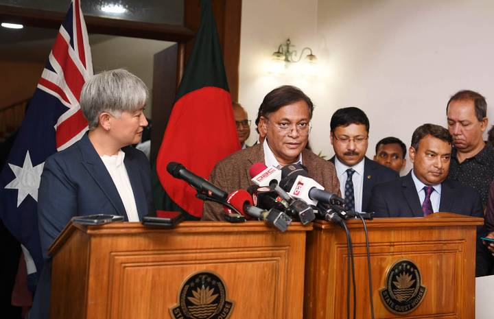 File image: International diplomatic press conference with officials at podium, Australian and Bangladesh flags