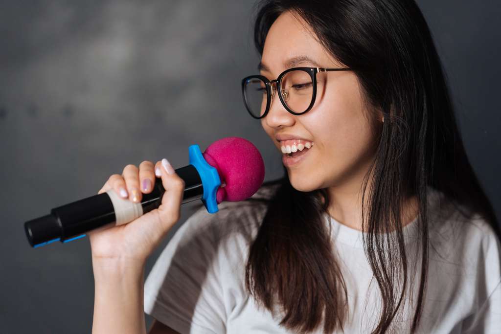 How to Start a Karaoke Business