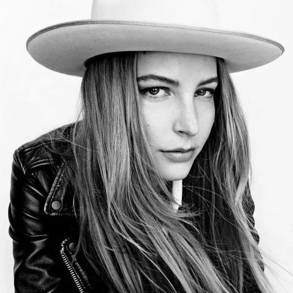 Stevie Wynne Levine profile picture