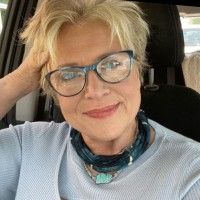 Lucinda Law profile picture