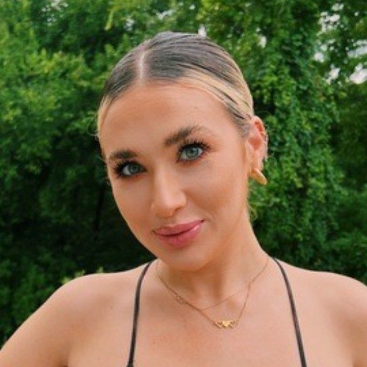 Claire Vanderginst profile picture
