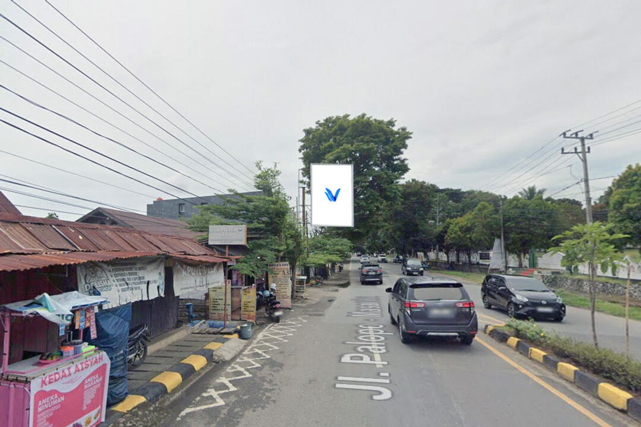 Baliho Jl. Dr. Ratulangi (Seberang TMP Palopo), Salobulo, Wara Utara, Kota Palopo