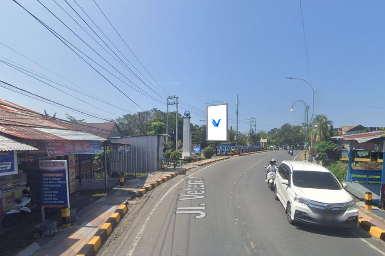 Baliho Jl Andi Akhmad /Jl Veteran, Tomarundung, Wara Bar, Palopo