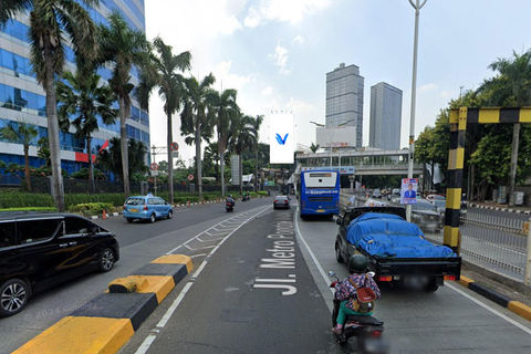 JL. SULTAN ISKANDAR MUDA (DEPAN MASJID PONDOK INDAH), JAKARTA SELATAN
