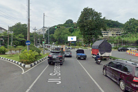 LED TAMAN SIRANDA SEMARANG JL. DIPONEGORO, SEMARANG