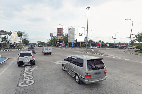PEREMPATAN TOL DUMPIL, KABUPATEN MADIUN