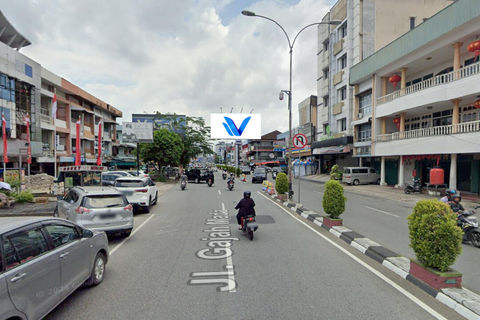 MEDIAN JL. GAJAH MADA DEPAN JL. SETIA BUDI, PONTIANAK