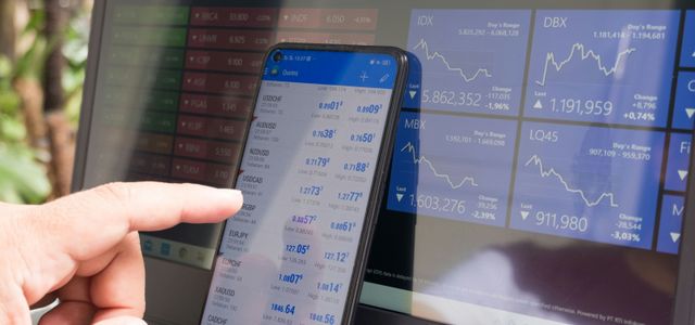 black android smartphone turned on screen