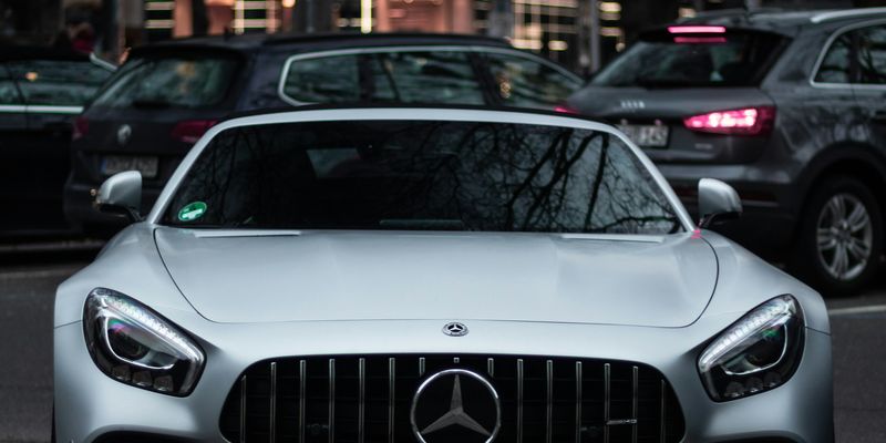 gray Mercedes-Benz car