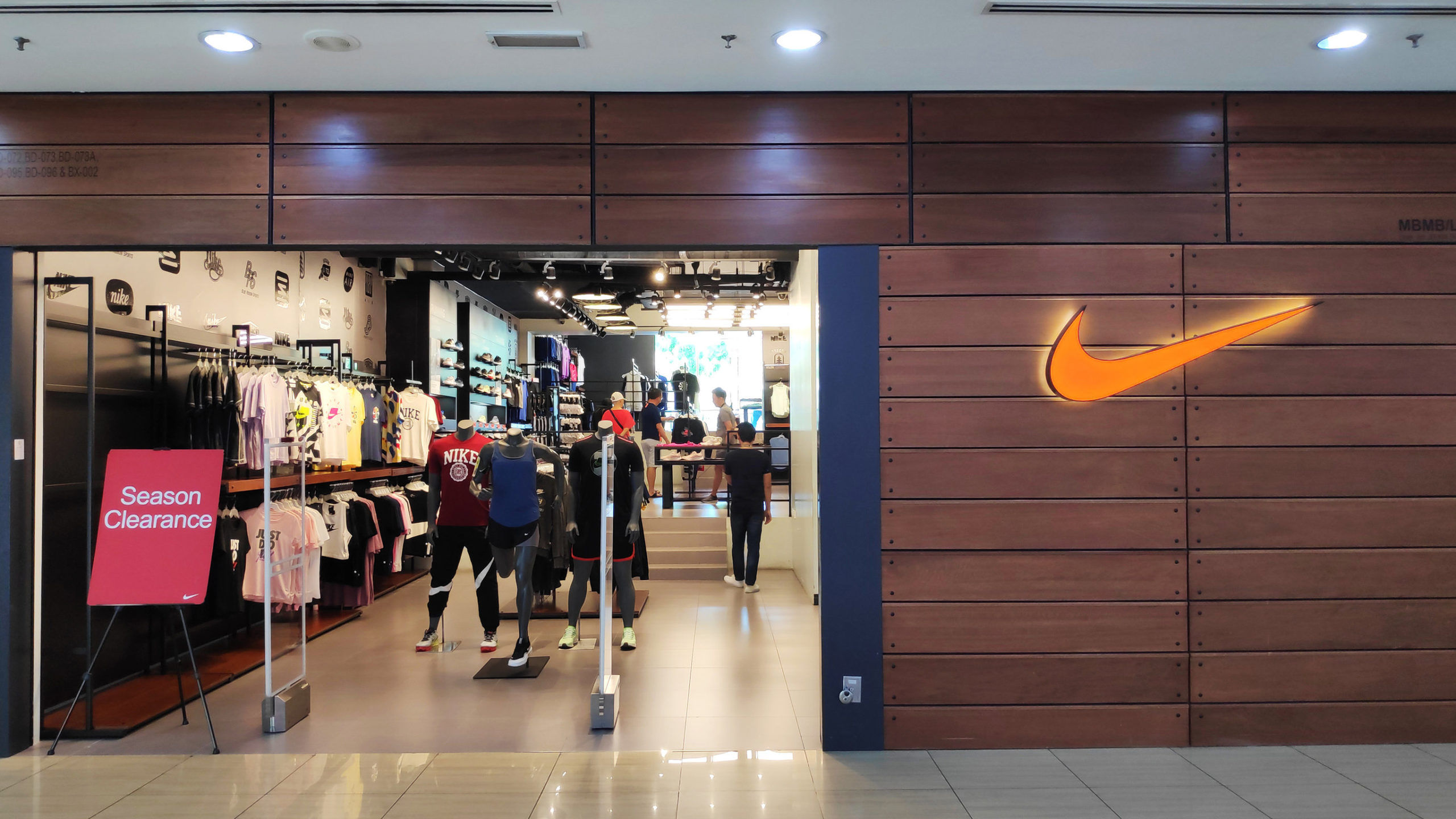 Nike Q1 earnings beat expectations, but NKE stock falls as fullyear