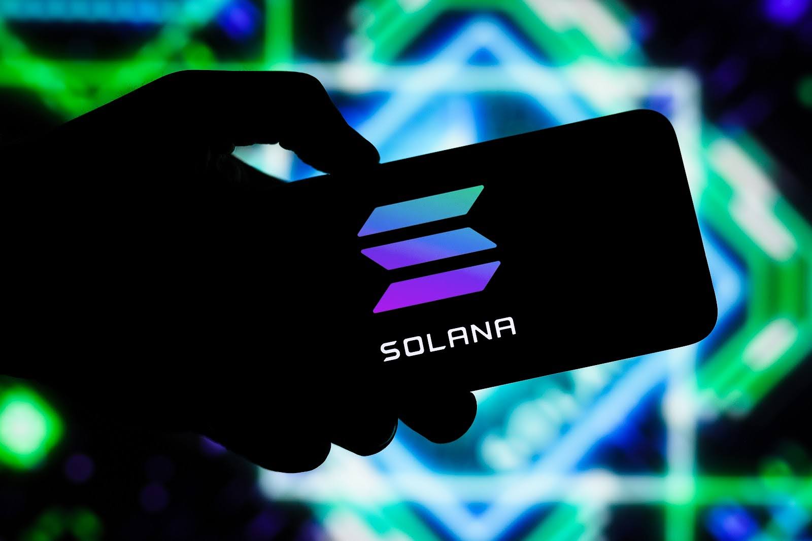 Solana sees $7.6 million in ETP inflows despite SOL price weakness