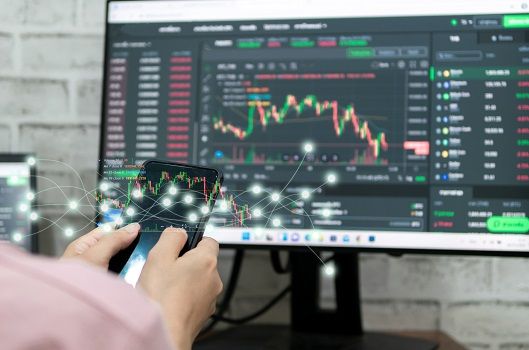 Ethena price stumbles as Kaia and Akash Network rally