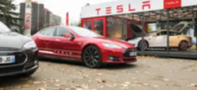 Roth Capital: Tesla bör handlas till en &quot;fjärdedel&quot; av sin nuvarande aktiekurs