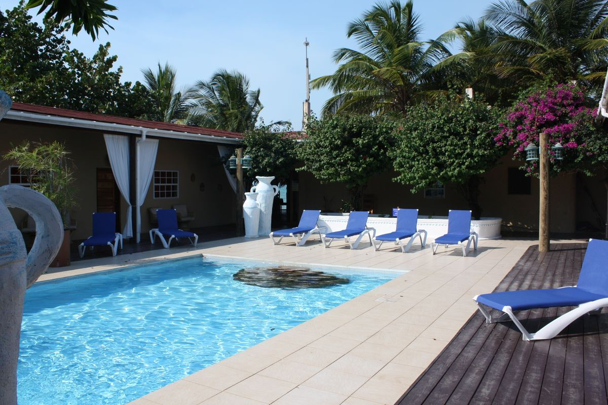 overview of Parrot Cove Lodge