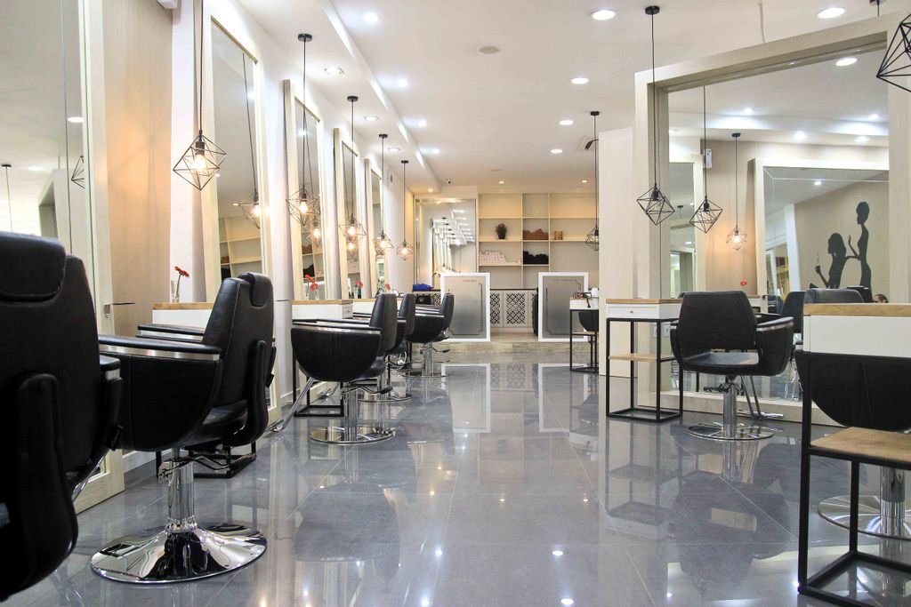 Etienne Hairdressing & Lounge