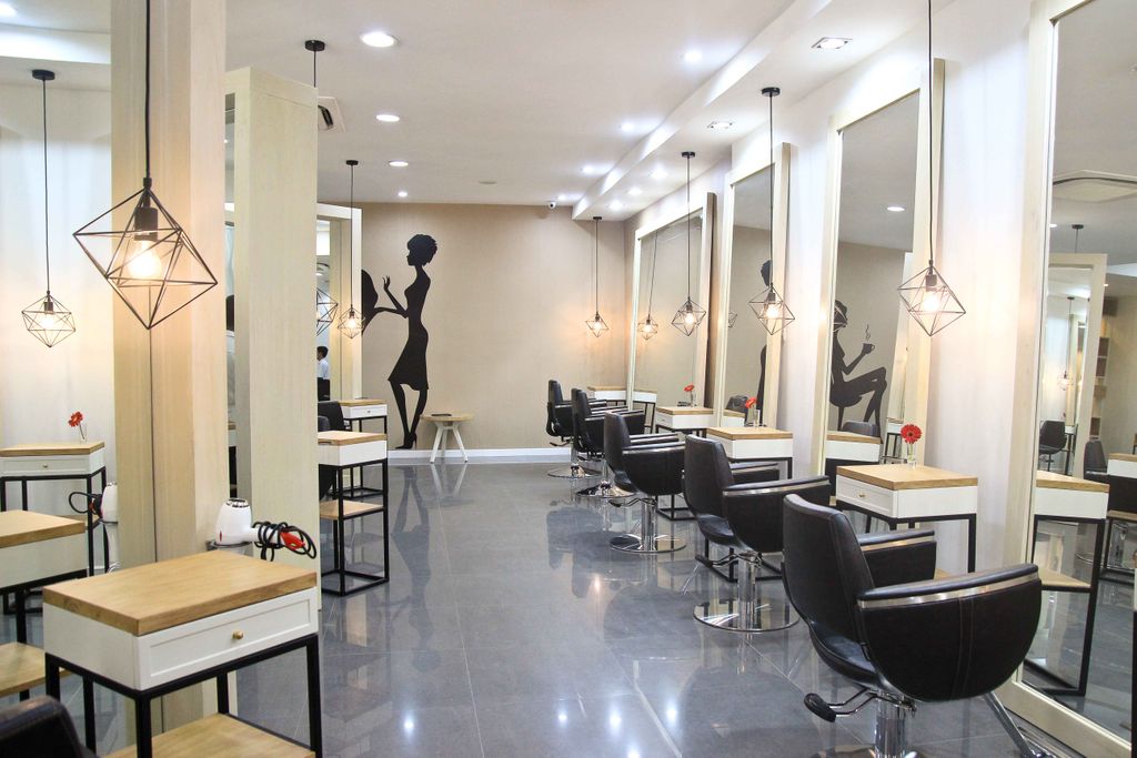 Etienne Hairdressing & Lounge