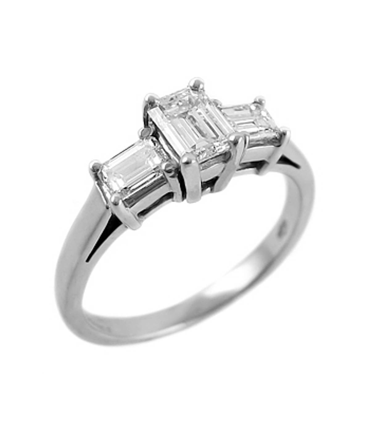  3 STONE DIAMOND RING 18k white gold 3st emerald cut diamond ringDETAILSCarat: centre diamond 0.33cts /side 2 diamonds total 0.46cts