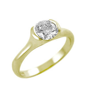 Oval diamond solitaire ring in 18 ct yellow gold