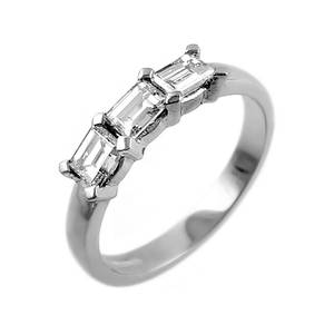 3 STONE DIAMOND RING