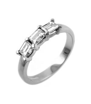 3 STONE DIAMOND RING