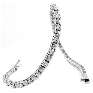 18 carat white gold line bracelet with 2.24cts diamonds