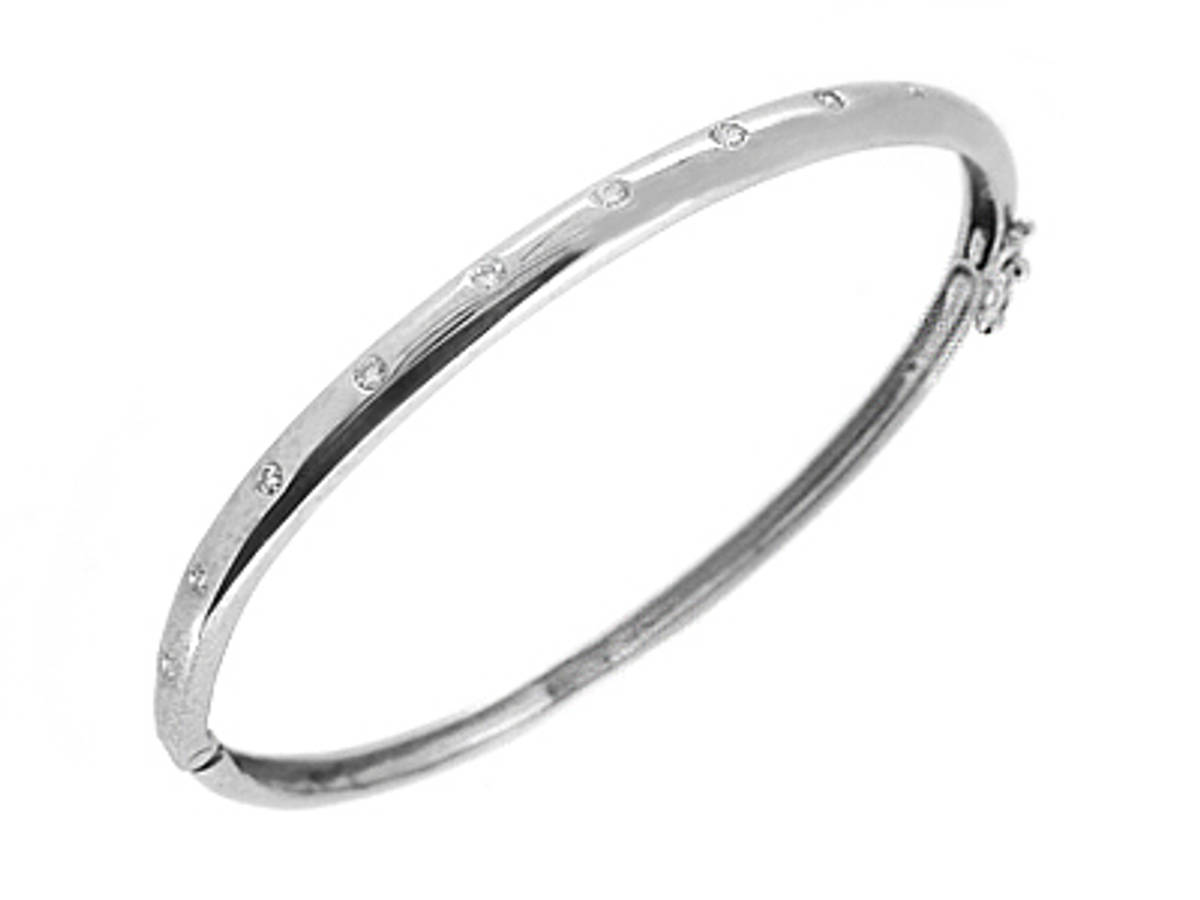 9k white gold brilliant cut diamond bangle
Total diamond weight 0.26cts ONE SIZEMade in Ireland