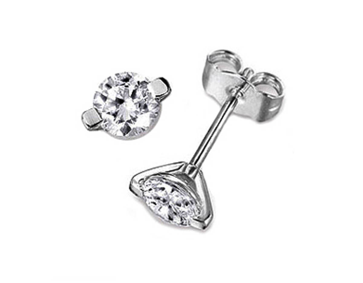 18k white gold brilliant cut diamond 2 claw set classic stud earringsDETAILSCarat: diamond total weight 0.46cts