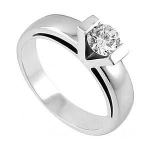 Brilliant cut diamond solitaire ring in 18 ct white gold